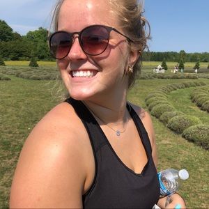 Meet your Posher, Chloe